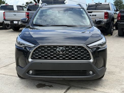 Used 2025 Toyota Corolla Cross XLE FWD image 10
