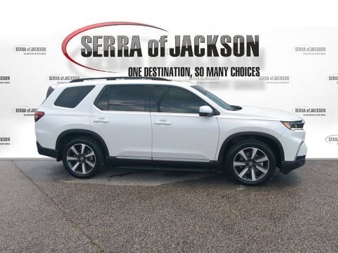 Used 2024 Honda Pilot Touring image 10