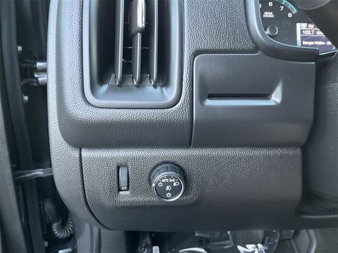 Used 2016 Chevrolet Colorado LT w/ LT Convenience Package image 15