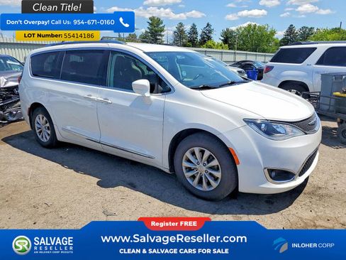 Used 2018 Chrysler Pacifica Touring-L w/ Premium Audio Group FWD image 5