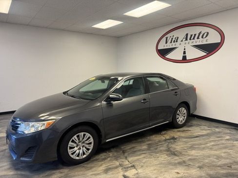Used 2012 Toyota Camry LE FWD image 4