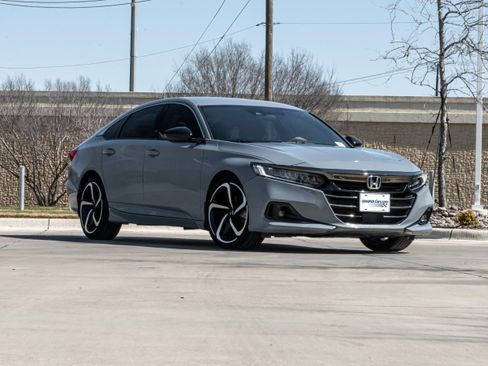 Used 2022 Honda Accord Sport image 2