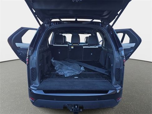 Used 2024 Land Rover Discovery Dynamic SE image 12