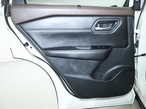 Used 2023 Nissan Rogue SV w/ SV Premium B Package AWD/4WD image 13