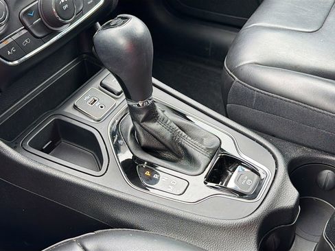 Used 2021 Jeep Cherokee Latitude Plus image 21