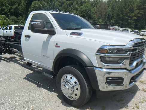 New 2025 RAM 5500 4x4 Regular Cab image 5