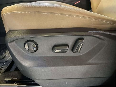 Used 2020 Volkswagen Atlas Cross Sport SE image 18