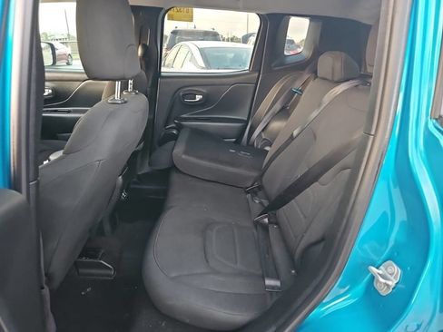Used 2022 Jeep Renegade Latitude AWD/4WD image 9