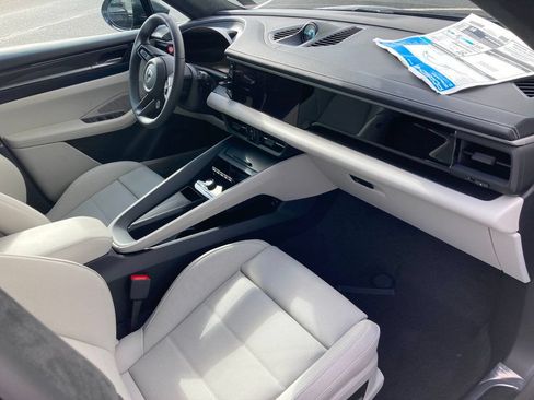 Used 2025 Porsche Macan Turbo Electric AWD/4WD image 20