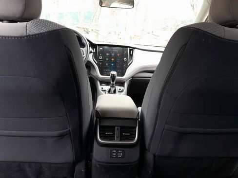 Used 2023 Subaru Outback Premium image 29