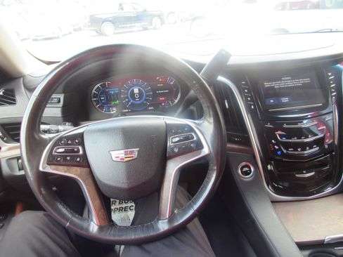 Used 2019 Cadillac Escalade Premium Luxury AWD/4WD image 16