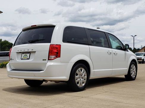 Used 2018 Dodge Grand Caravan SE w/ UConnect Hands-Free Group FWD image 6