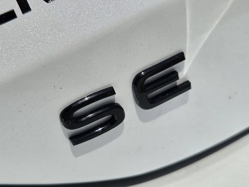 New 2026 Volkswagen Tiguan SE R-Line FWD image 6