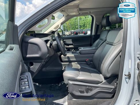 Used 2025 Ford Expedition Active AWD/4WD image 4