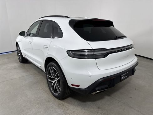 Certified 2025 Porsche Macan image 3