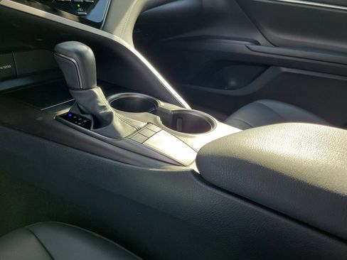 Used 2024 Toyota Camry SE image 29