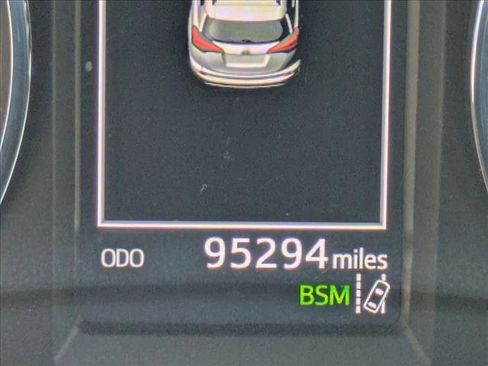 Used 2017 Toyota RAV4 SE image 12