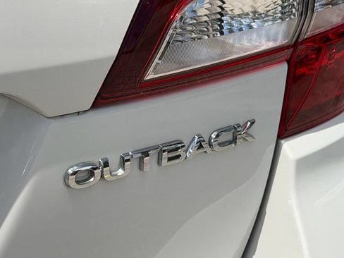 Used 2018 Subaru Outback 2.5i Limited AWD/4WD image 9