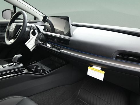 Used 2025 Toyota Prius XLE FWD image 34