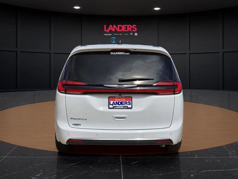 New 2026 Chrysler Pacifica Select image 2