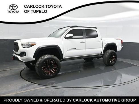Used 2018 Toyota Tacoma TRD Off-Road AWD/4WD image 1