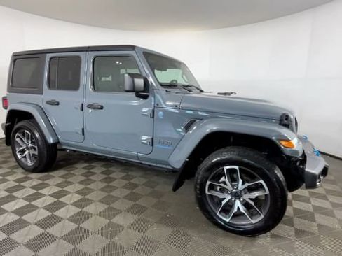 Used 2024 Jeep Wrangler Unlimited w/ Convenience Group AWD/4WD image 2