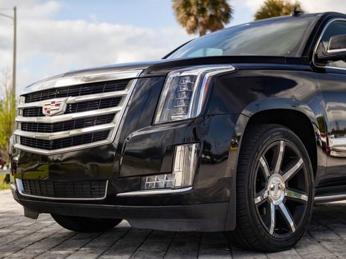 Used 2016 Cadillac Escalade ESV Luxury AWD/4WD image 8