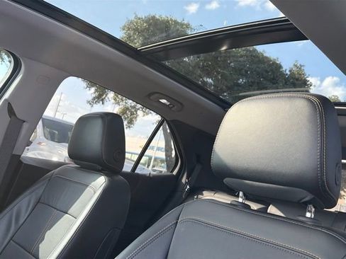 Used 2023 Chevrolet Equinox Premier FWD image 11