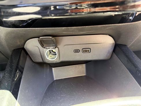 Used 2025 Chevrolet Trax LT w/ LT Convenience Package FWD image 19
