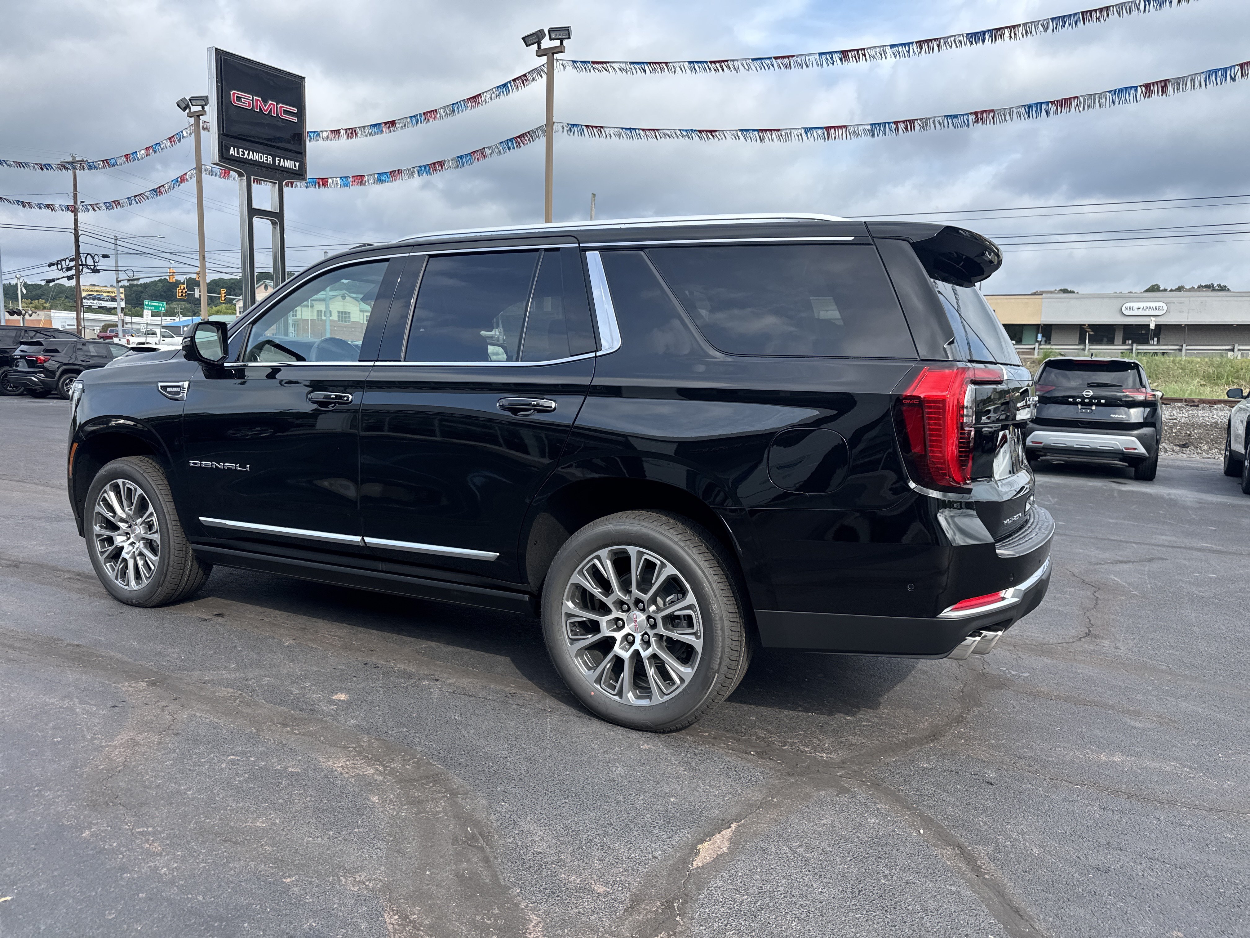 New 2026 GMC Yukon Denali w/ Denali Reserve Package AWD/4WD image 6