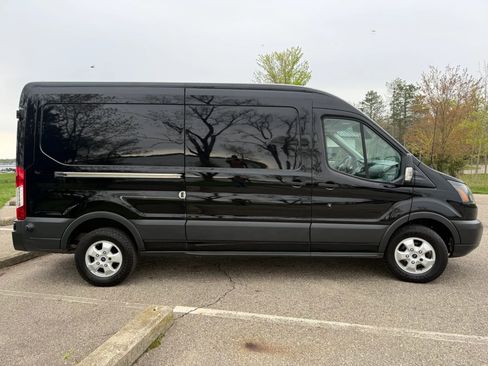 Used 2017 Ford Transit 250 148 Medium Roof RWD image 4