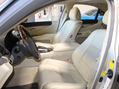 Used 2013 Lexus LS 460 w/ Comfort Pkg image 27