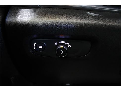 Used 2022 Chevrolet Traverse LT image 33