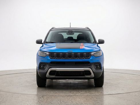 Used 2025 Jeep Compass Trailhawk AWD/4WD image 2