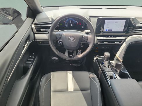 Used 2025 Toyota Camry LE FWD image 12