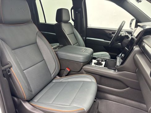 Used 2026 GMC Yukon XL AT4 w/ AT4 Premium Package AWD/4WD image 19