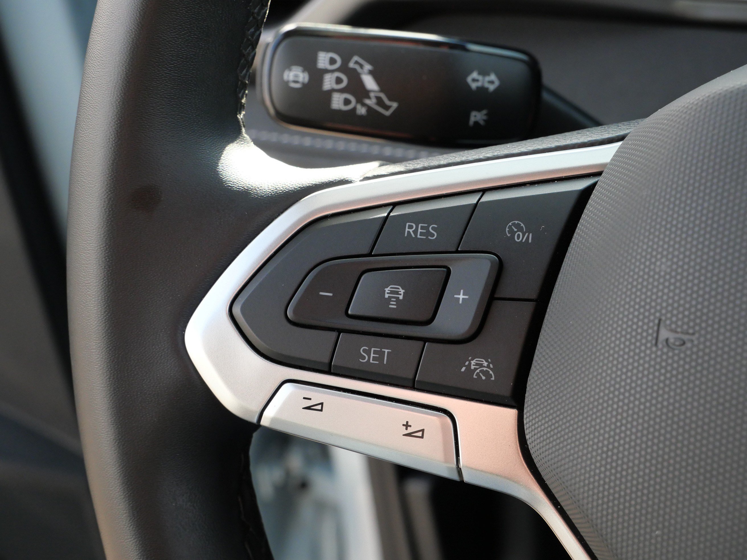 Certified 2025 Volkswagen Taos SE AWD/4WD image 26