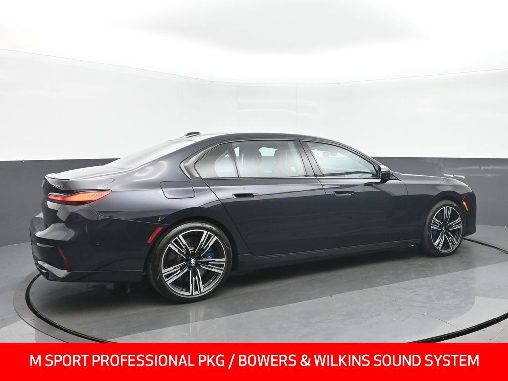 Used 2023 BMW 760i xDrive w/ Luxury Rear Seating Package AWD/4WD image 3