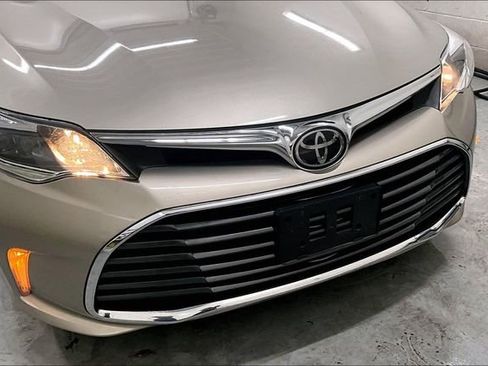Used 2017 Toyota Avalon XLE w/ All Weather Liner Package FWD image 33