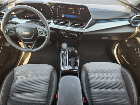 Used 2025 Chevrolet Trax LT FWD image 27