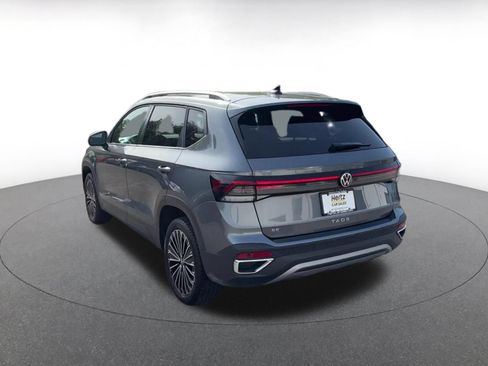 Used 2025 Volkswagen Taos SE FWD image 10