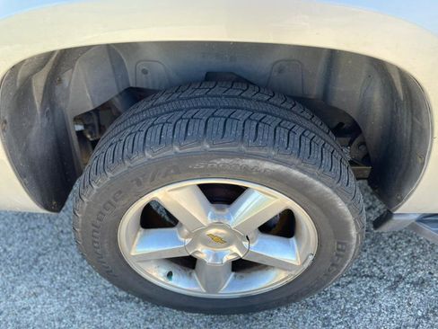 Used 2011 Chevrolet Avalanche LS w/ Regional Value Package image 18