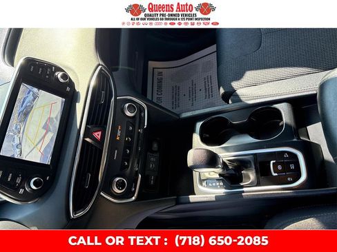 Used 2020 Hyundai Santa Fe SE AWD/4WD image 16