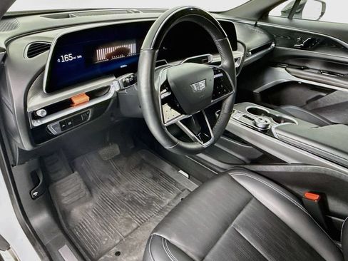Used 2024 Cadillac Lyriq Luxury AWD/4WD image 9