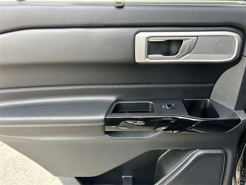 Used 2023 Ford Explorer Platinum w/ Class IV Trailer Tow Package image 17