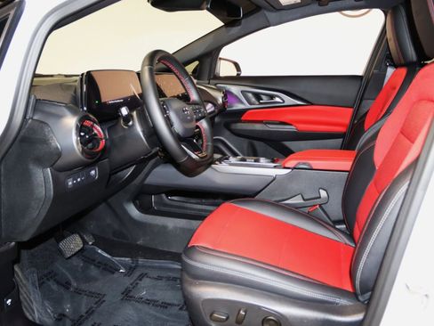 Used 2025 Chevrolet Equinox EV RS FWD image 39