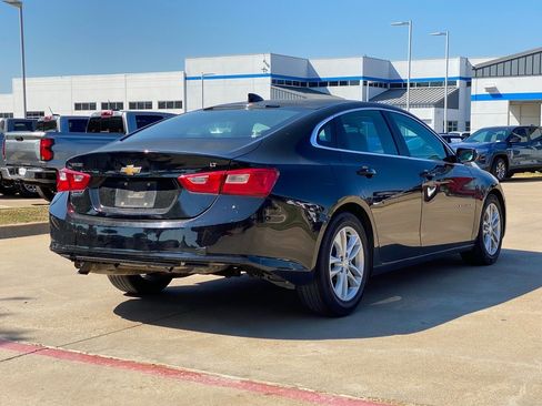 Used 2017 Chevrolet Malibu LT w/ Leather Package image 2