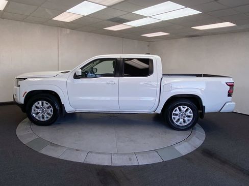 Used 2022 Nissan Frontier SV image 2