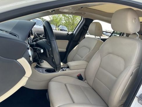 Used 2019 Mercedes-Benz GLA 250 w/ Premium Package image 11