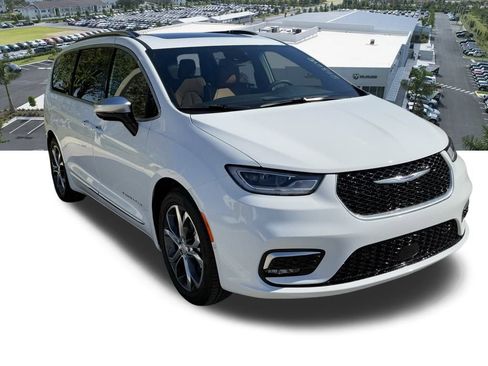 New 2026 Chrysler Pacifica Pinnacle image 2